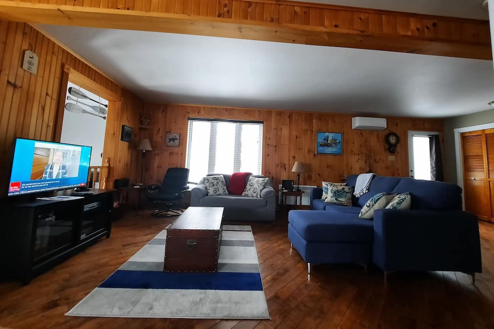 Photo of Livingroom in Sainte-Emelie