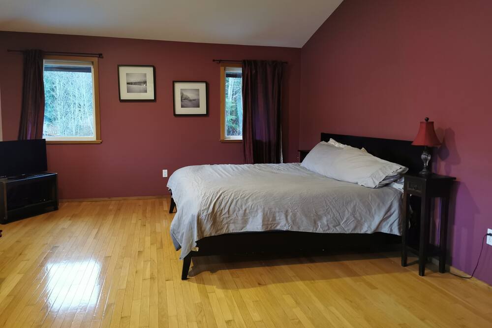Photo of Bedroom in Ucluelet