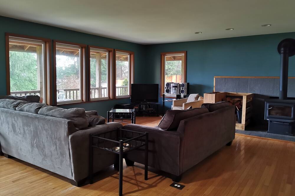 Photo of Livingroom in Ucluelet