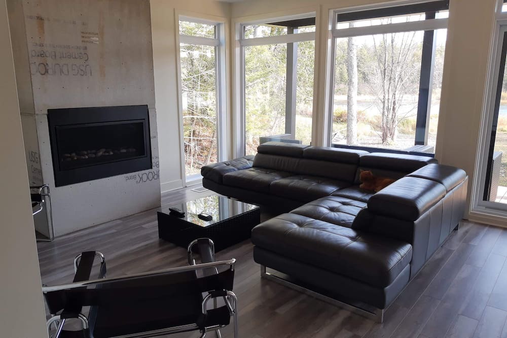 Photo of Livingroom in Georgeville