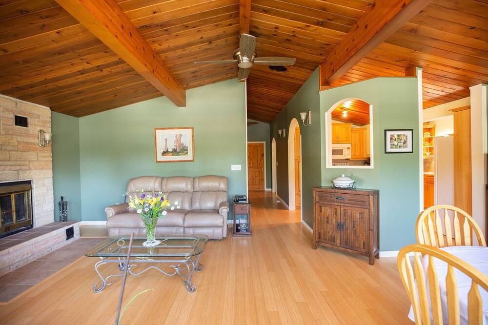 Photo of Livingroom in Beaconia