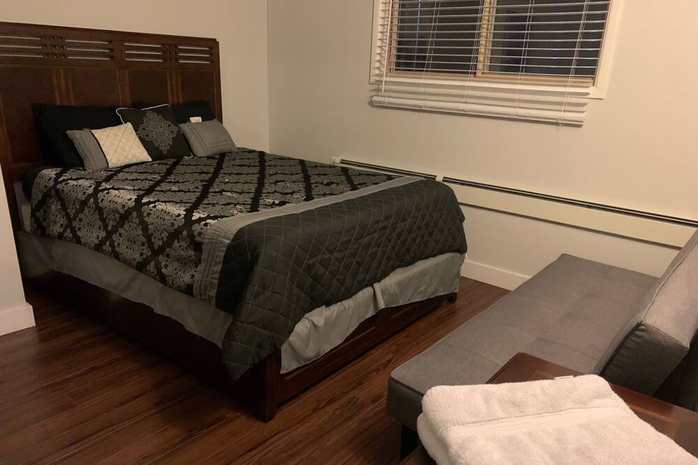 Photo of Bedroom in Lindell Beach
