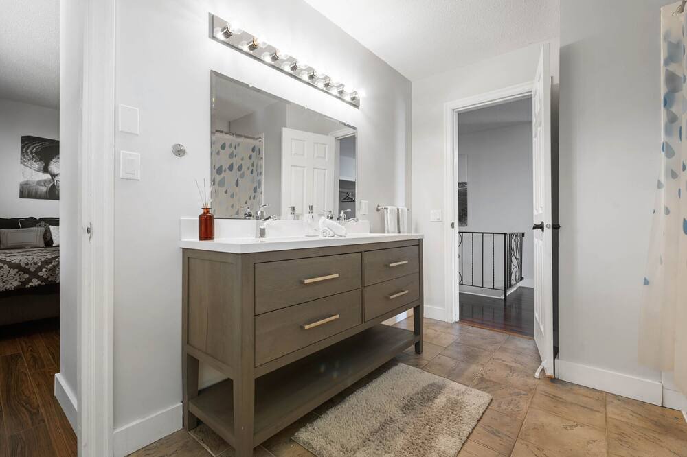 Photo of Bathroom in Lindell Beach