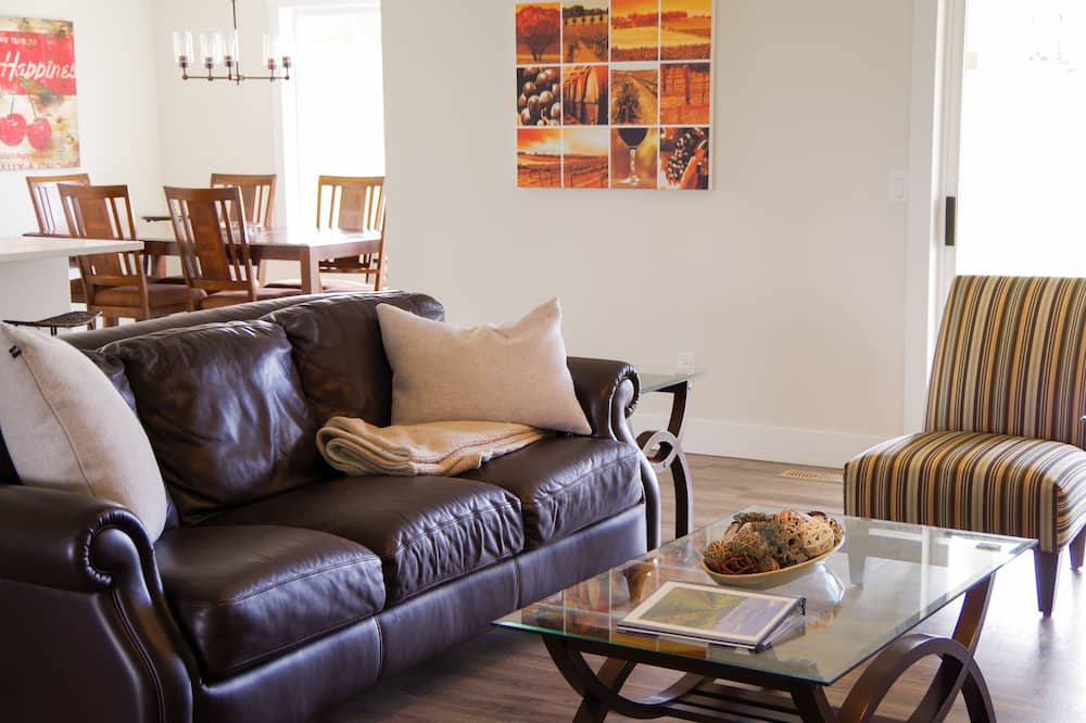 Photo of Livingroom in Southeast Kelowna
