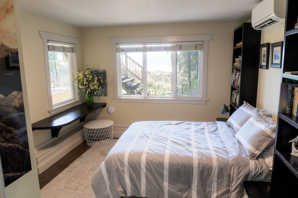 Photo of Bedroom in Lions Bay