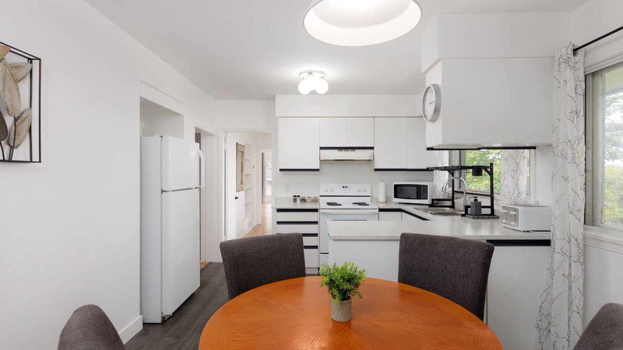 Photo of Bedroom in Departure Bay
