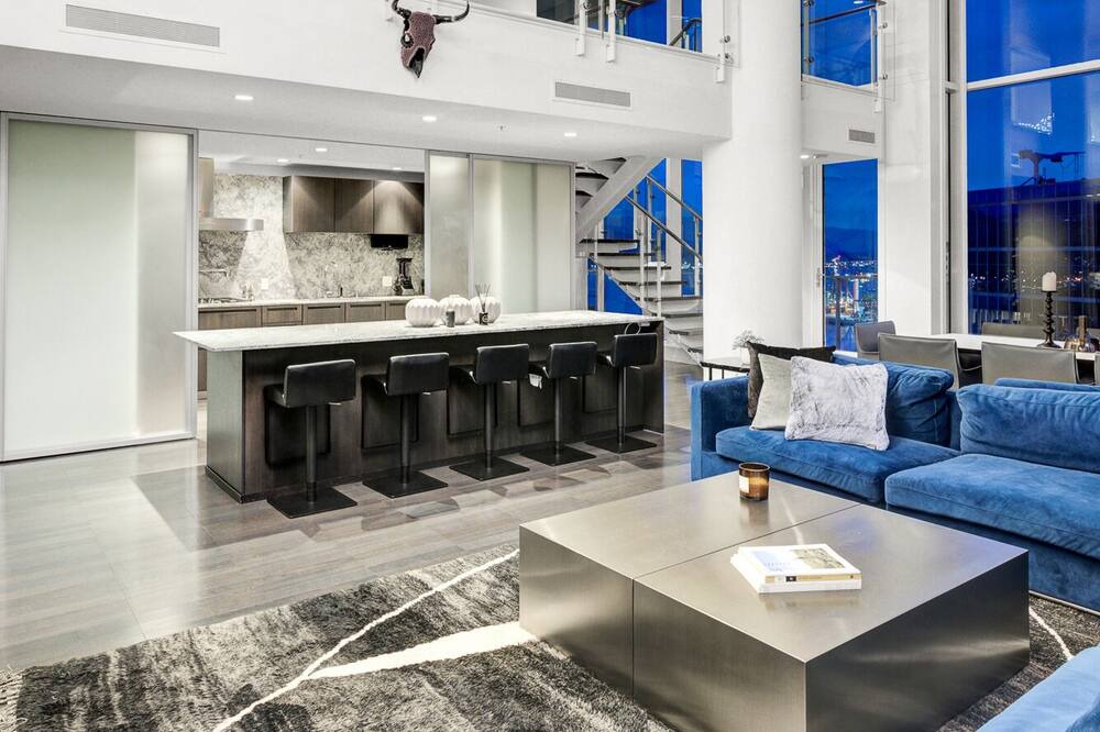 Photo of Livingroom in Coal Harbour