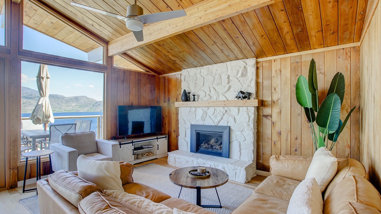 Photo of Livingroom in Central Okanagan