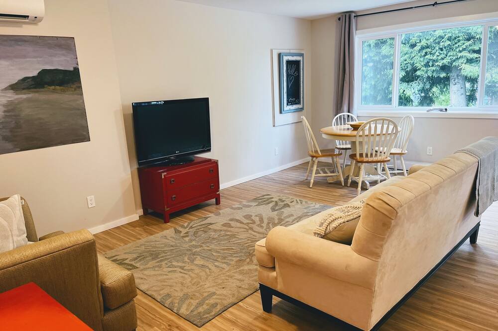 Photo of Livingroom in Saanichton
