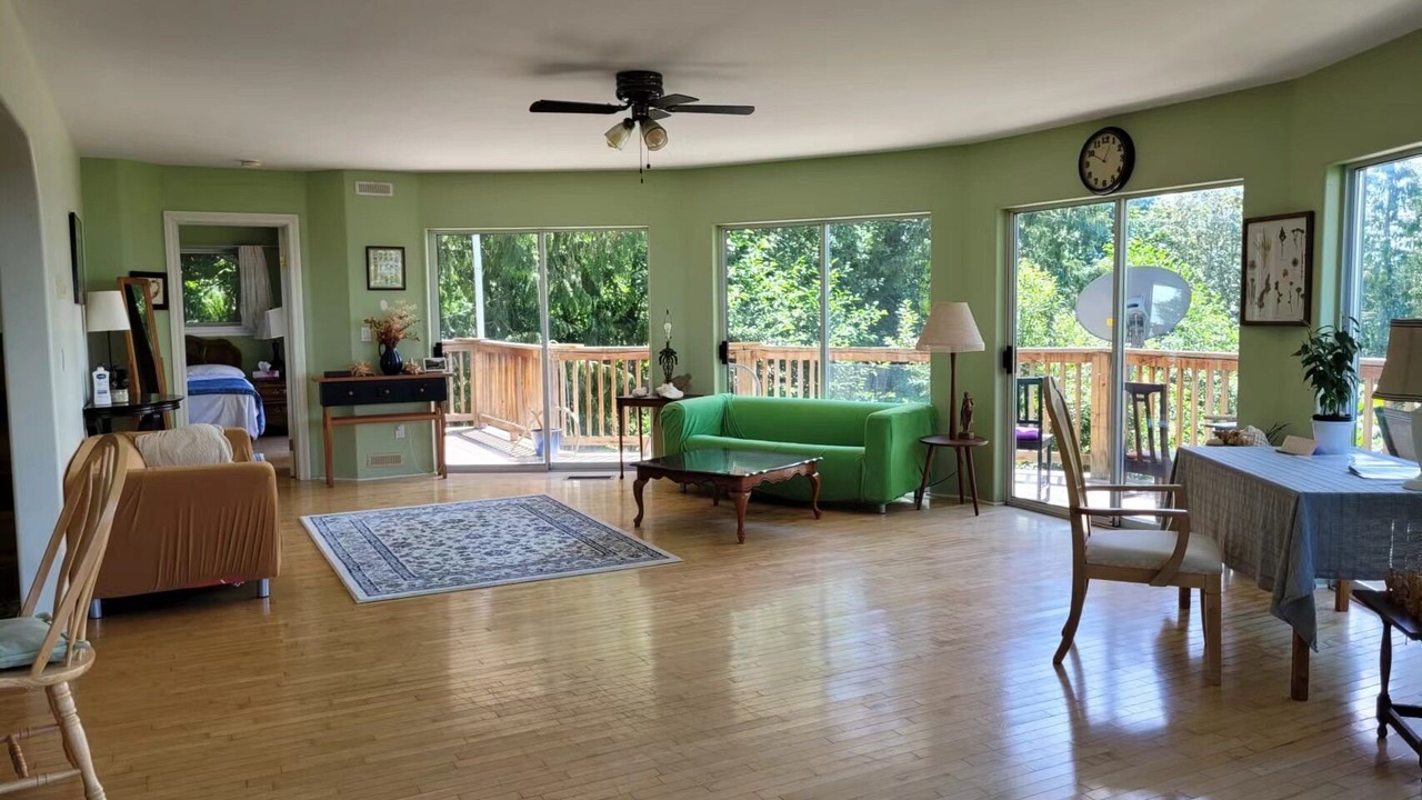 Photo of Livingroom in Sliammon