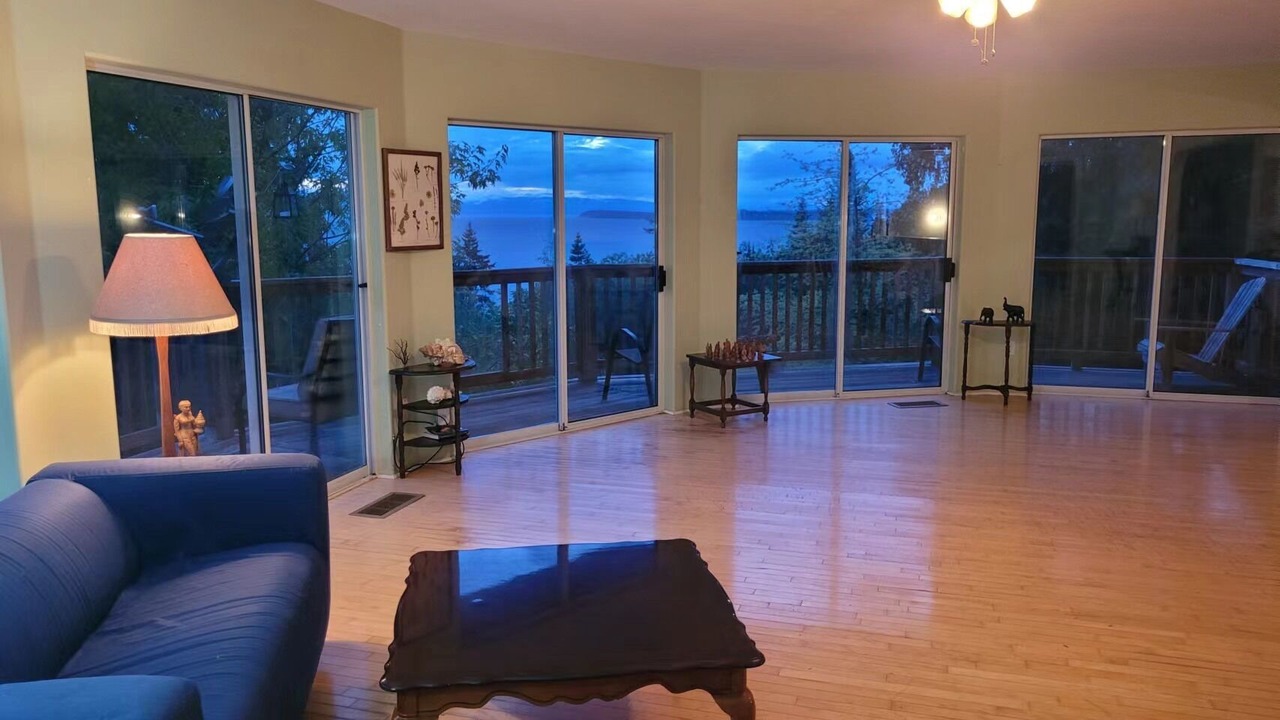 Photo of Livingroom in Sliammon