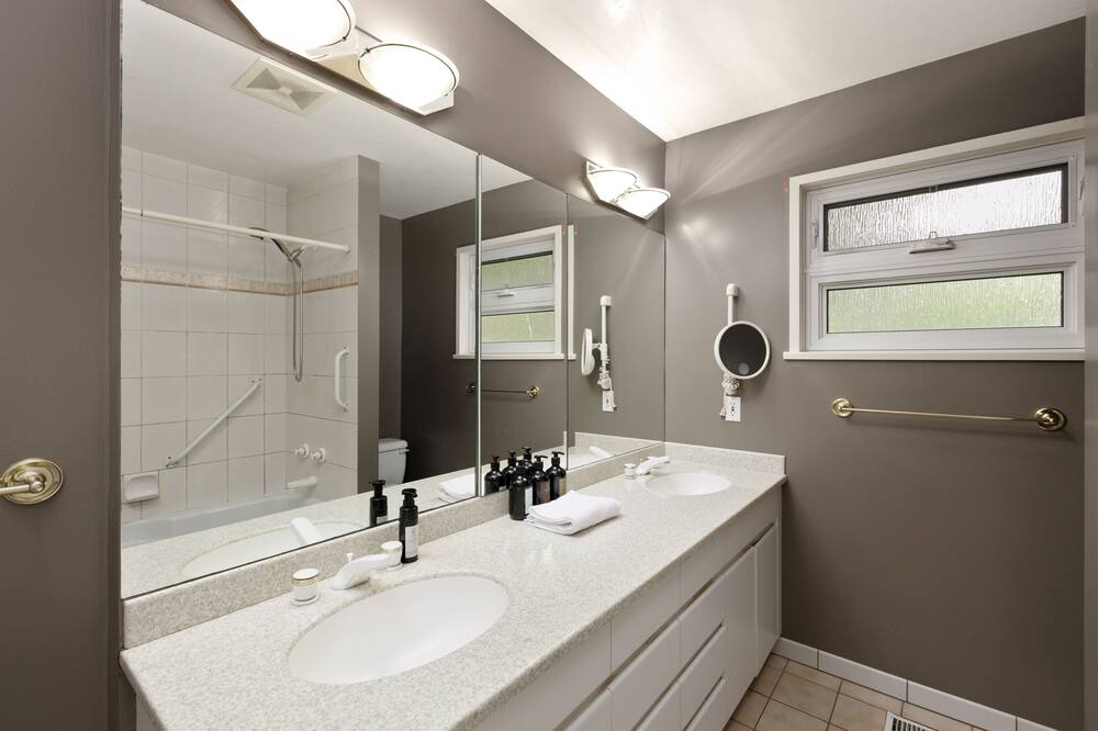 Photo of Bathroom in Upper Lonsdale