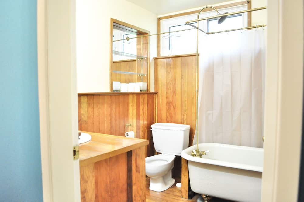 Photo of Bathroom in Upper Lonsdale