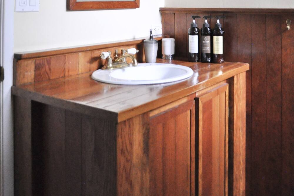 Photo of Bathroom in Upper Lonsdale
