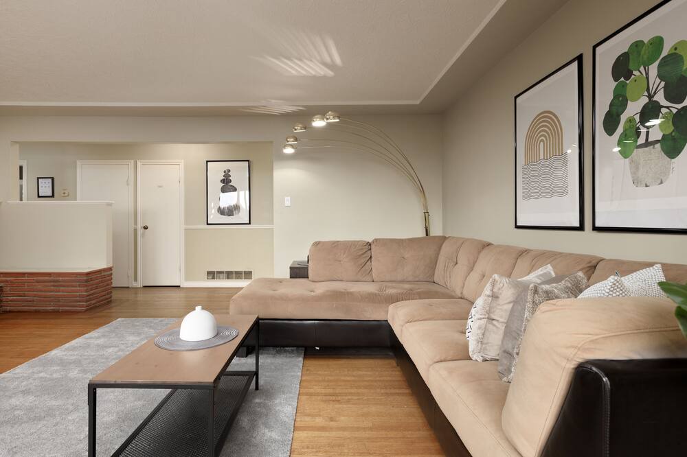 Photo of Livingroom in Upper Lonsdale