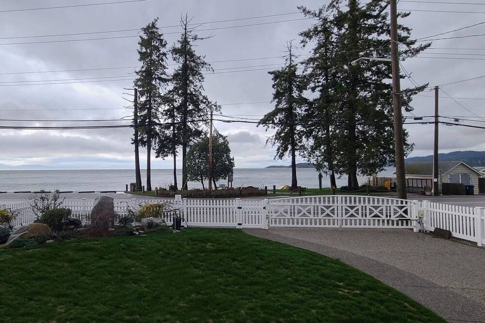 Photo of Others in Davis Bay