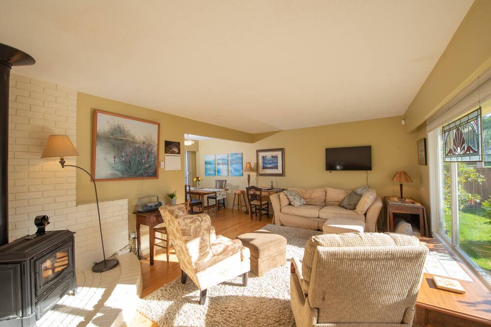 Photo of Livingroom in Campbell River