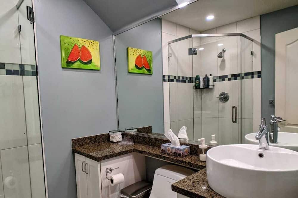 Photo of Bathroom in Canyon Heights