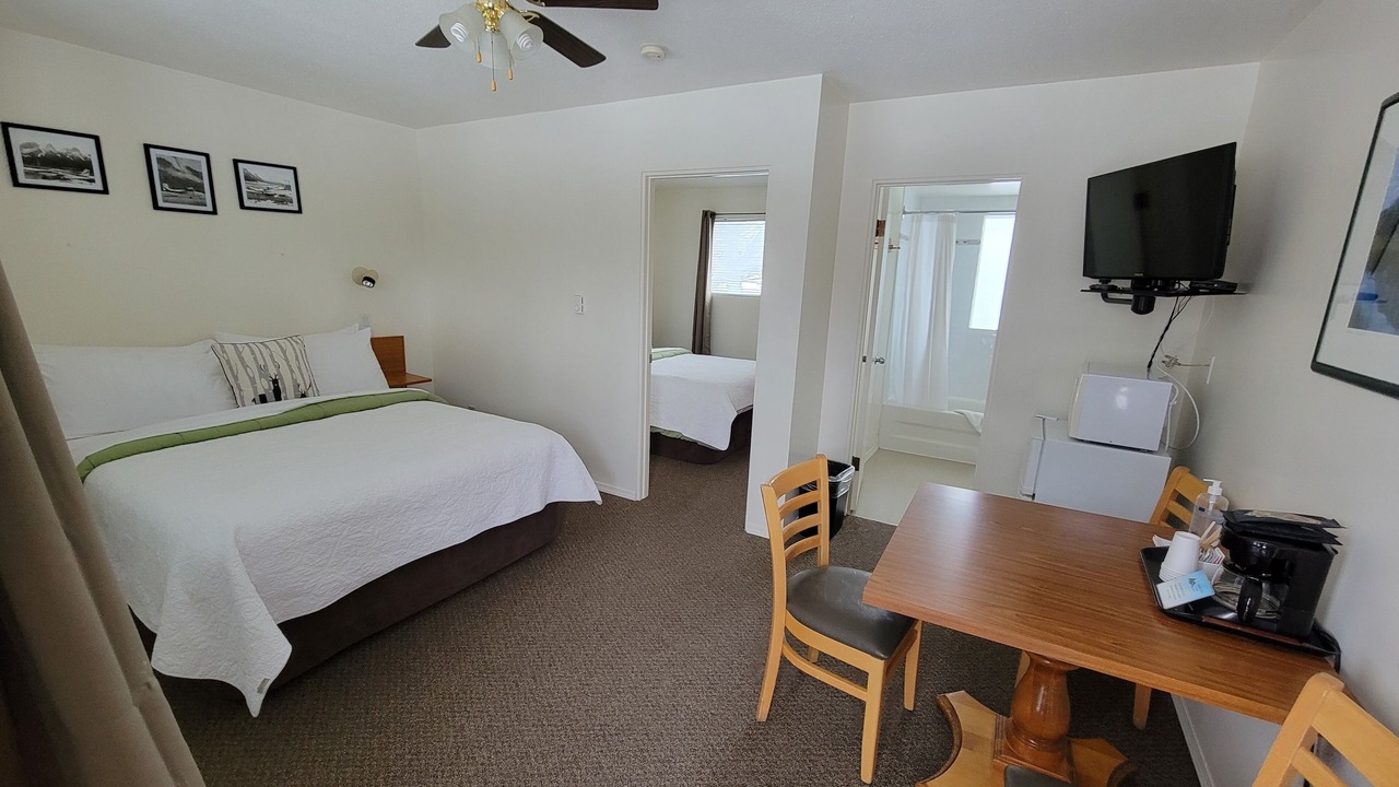 Photo of Bedroom in Radium Hot Springs