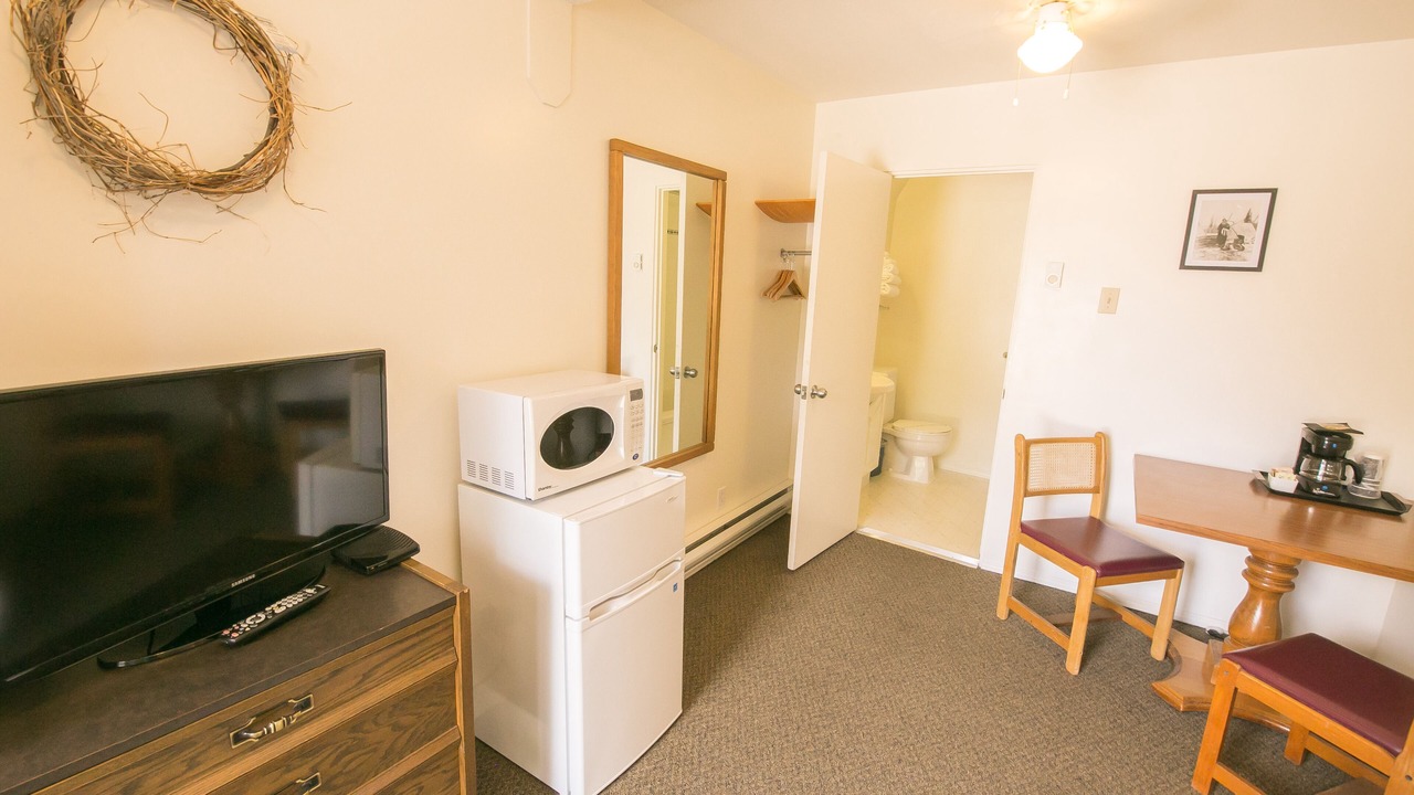 Photo of Bedroom in Radium Hot Springs