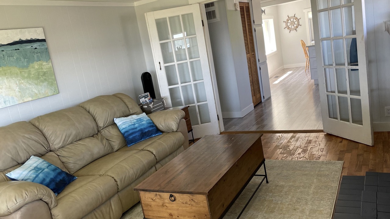 Photo of Livingroom in Campbell River