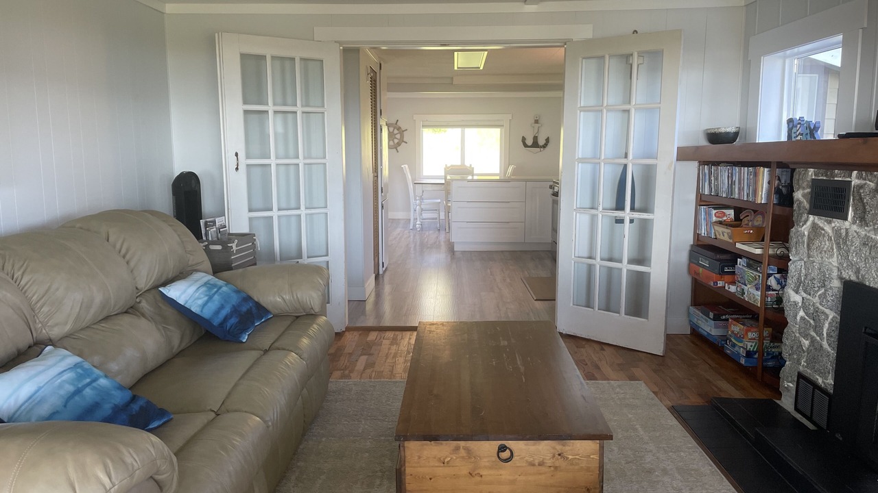 Photo of Livingroom in Campbell River