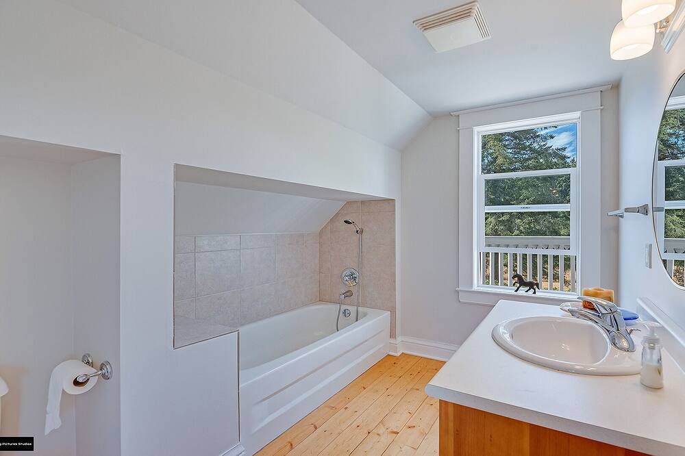 Photo of Bathroom in Victoria