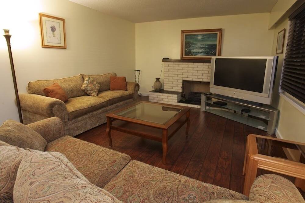 Photo of Bedroom in Cordova Bay