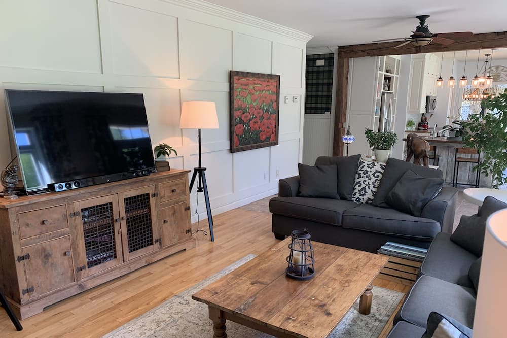 Photo of Livingroom in Cedarville