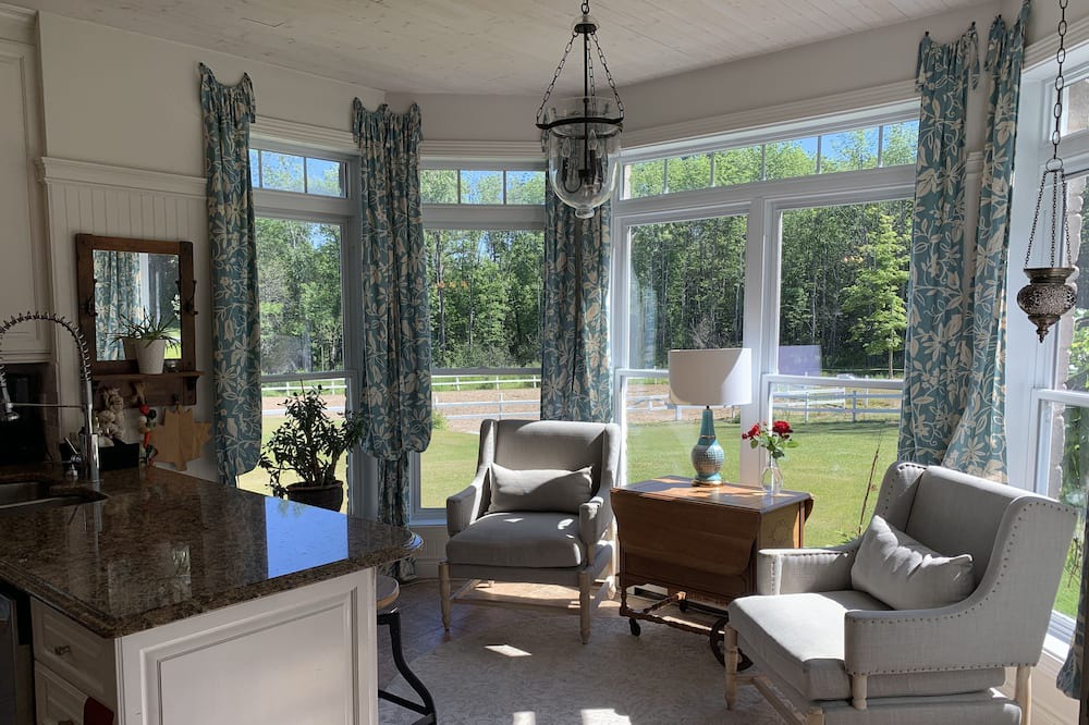 Photo of Livingroom in Cedarville