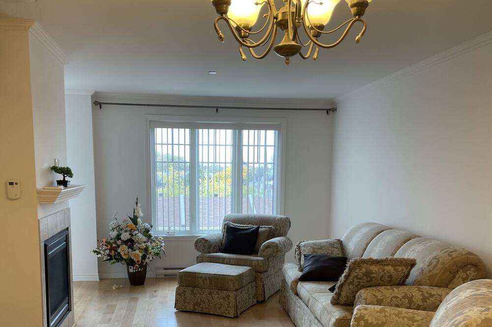 Photo of Livingroom in Pierrefonds-Roxboro