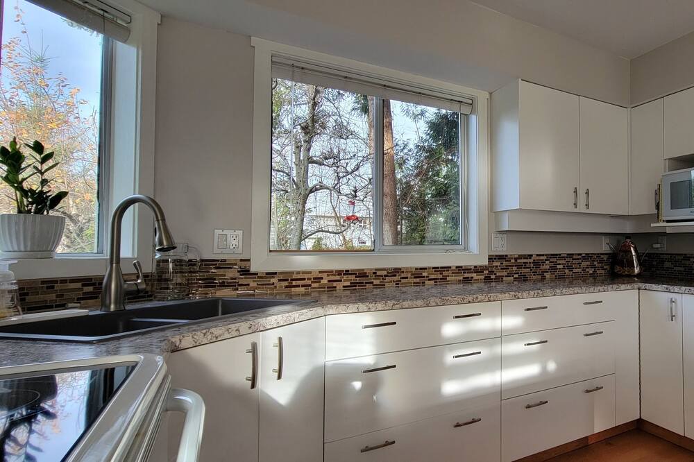 Photo of Kitchen in Courtenay