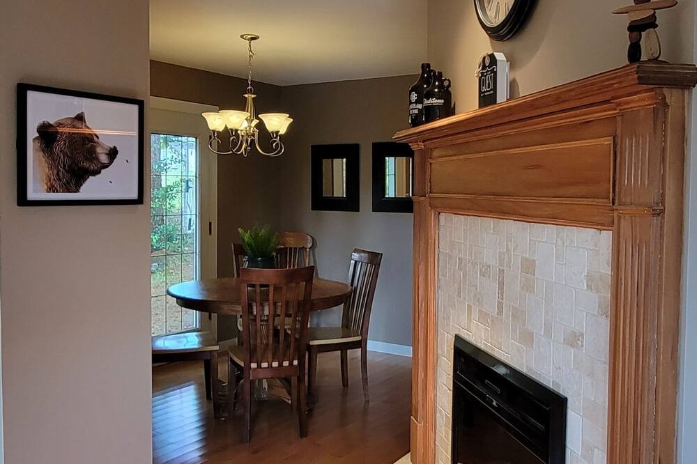 Photo of Livingroom in Courtenay
