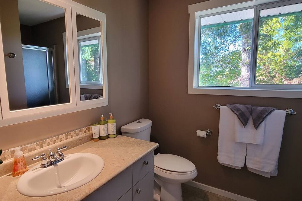 Photo of Bathroom in Courtenay