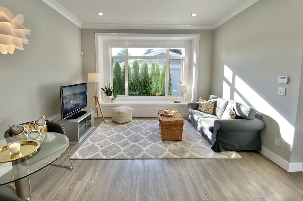 Photo of Livingroom in Ladner