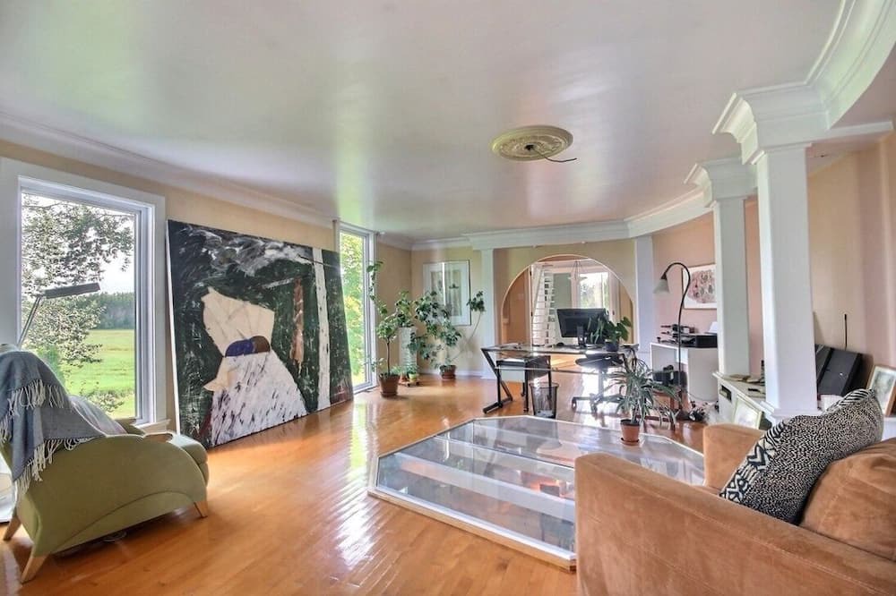 Photo of Livingroom in Notre-Dame-du-Mont-Carmel