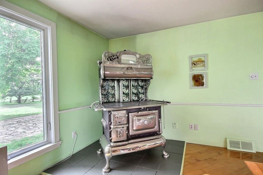 Photo of Bedroom in Notre-Dame-du-Mont-Carmel