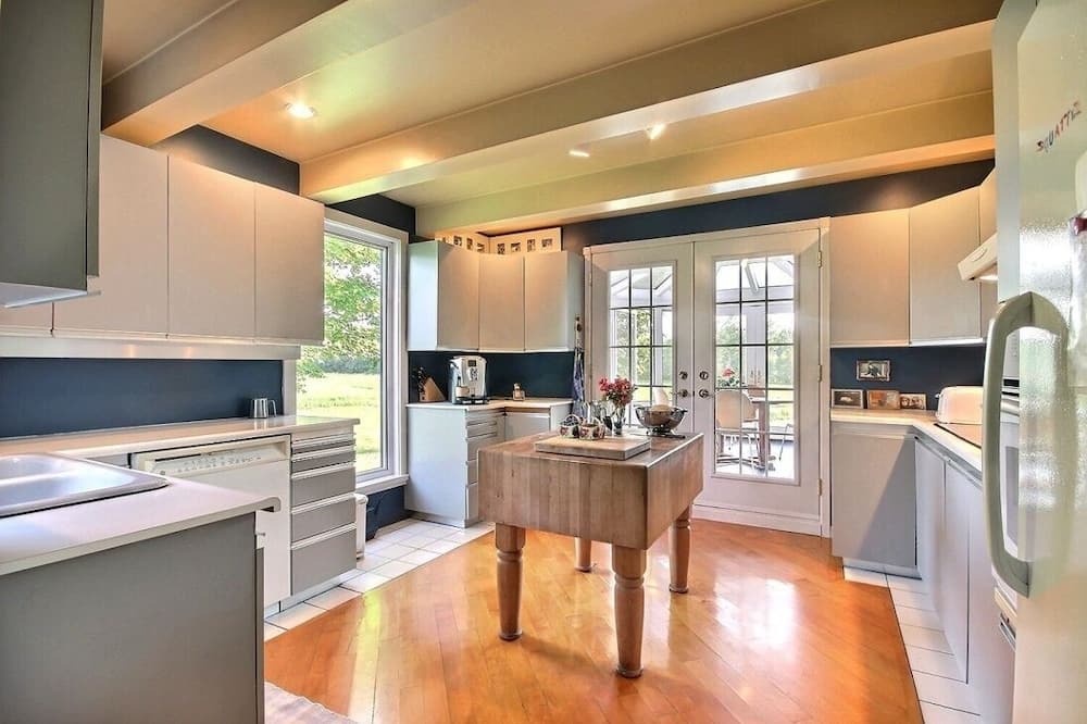 Photo of Kitchen in Notre-Dame-du-Mont-Carmel