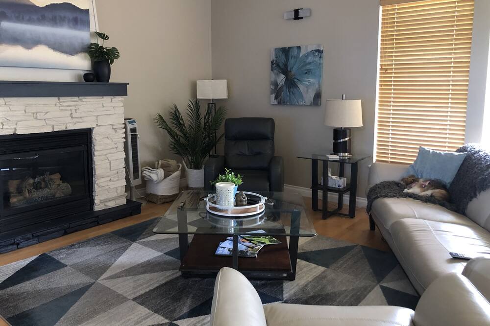 Photo of Livingroom in Courtenay