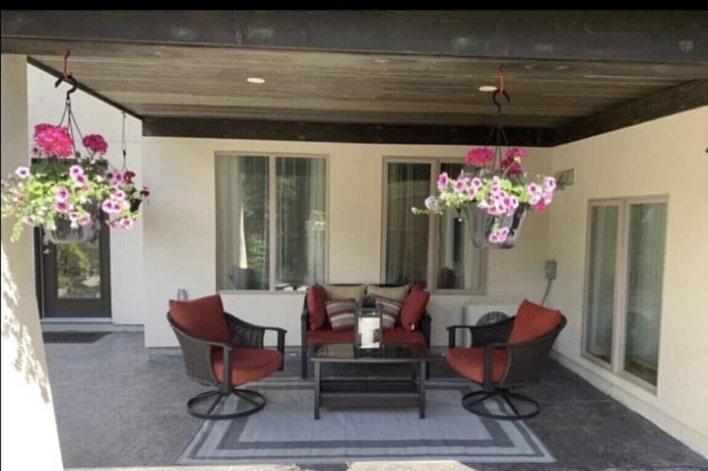 Photo of Patio Balcony in West Kelowna Estates