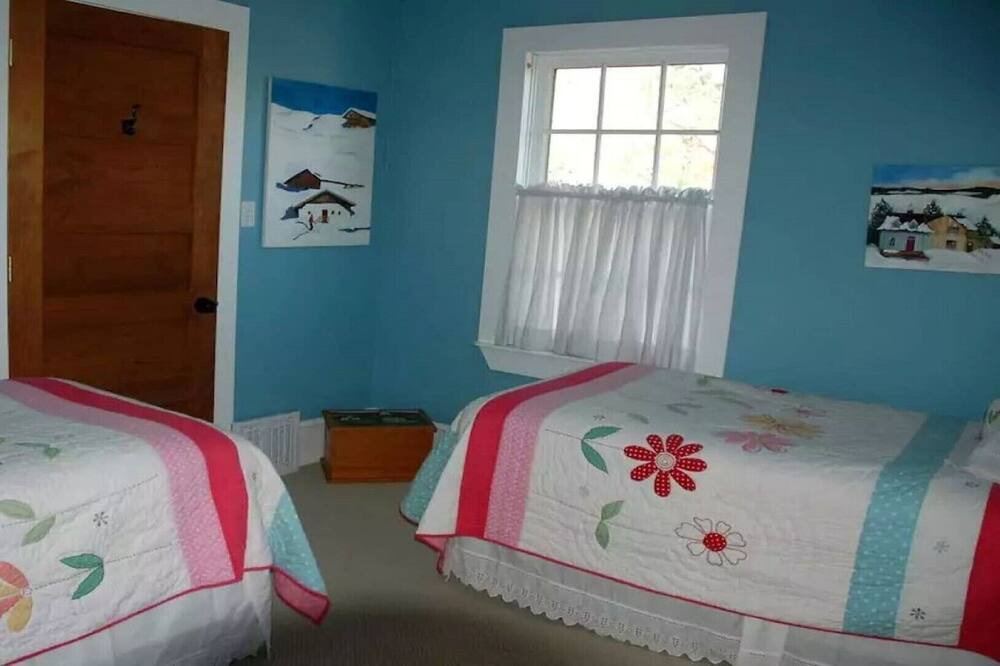 Photo of Bedroom in Baysville