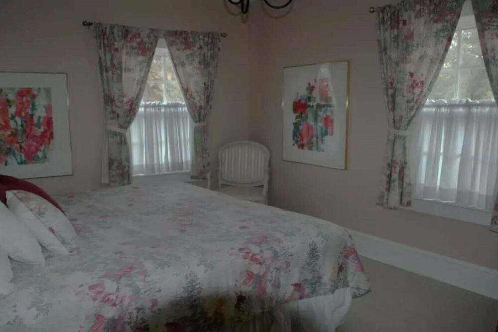 Photo of Bedroom in Baysville