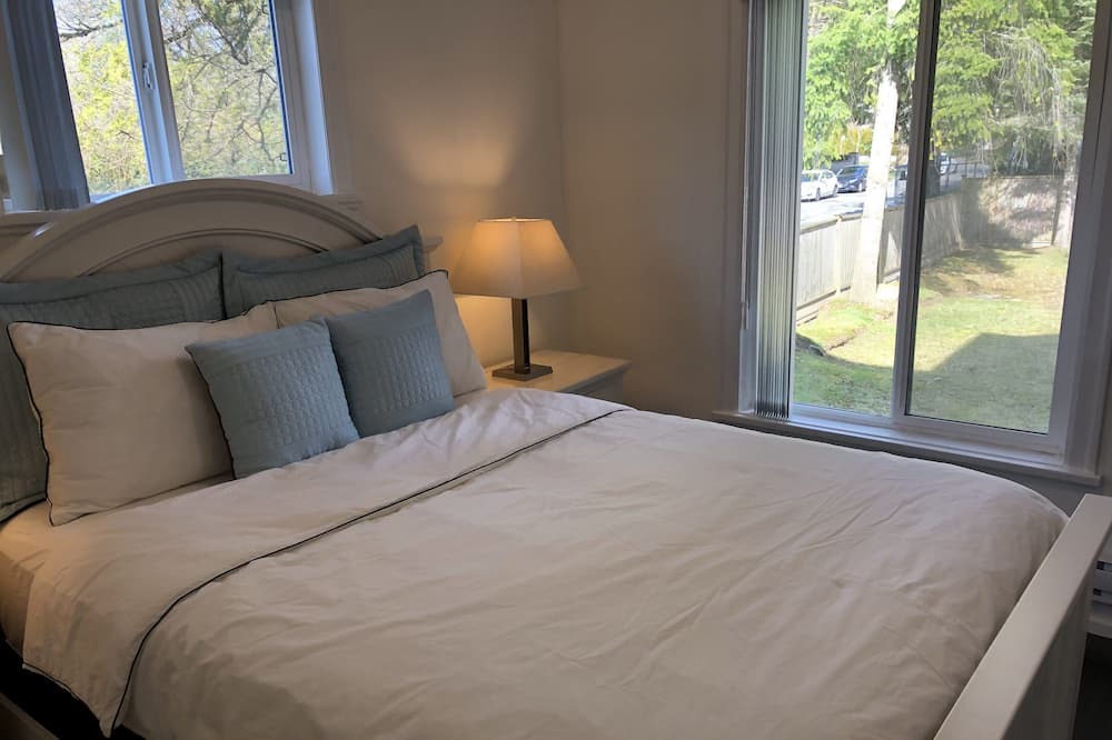 Photo of Bedroom in Oakridge