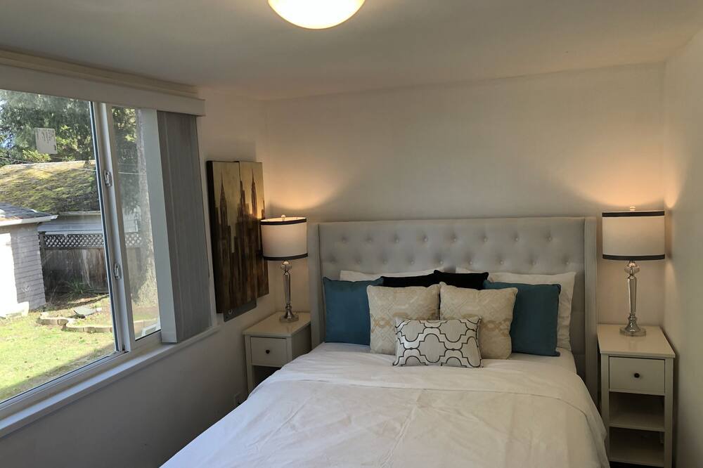 Photo of Bedroom in Oakridge