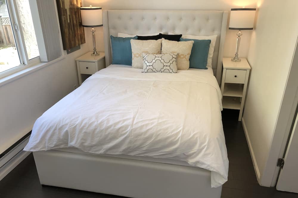 Photo of Bedroom in Oakridge