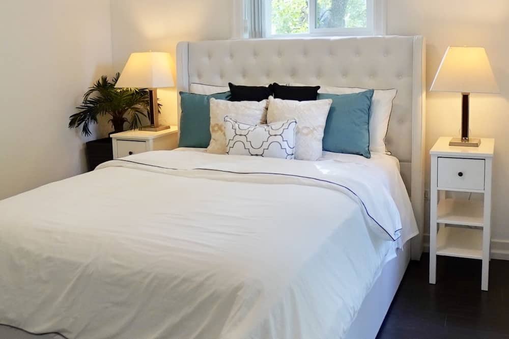 Photo of Bedroom in Oakridge