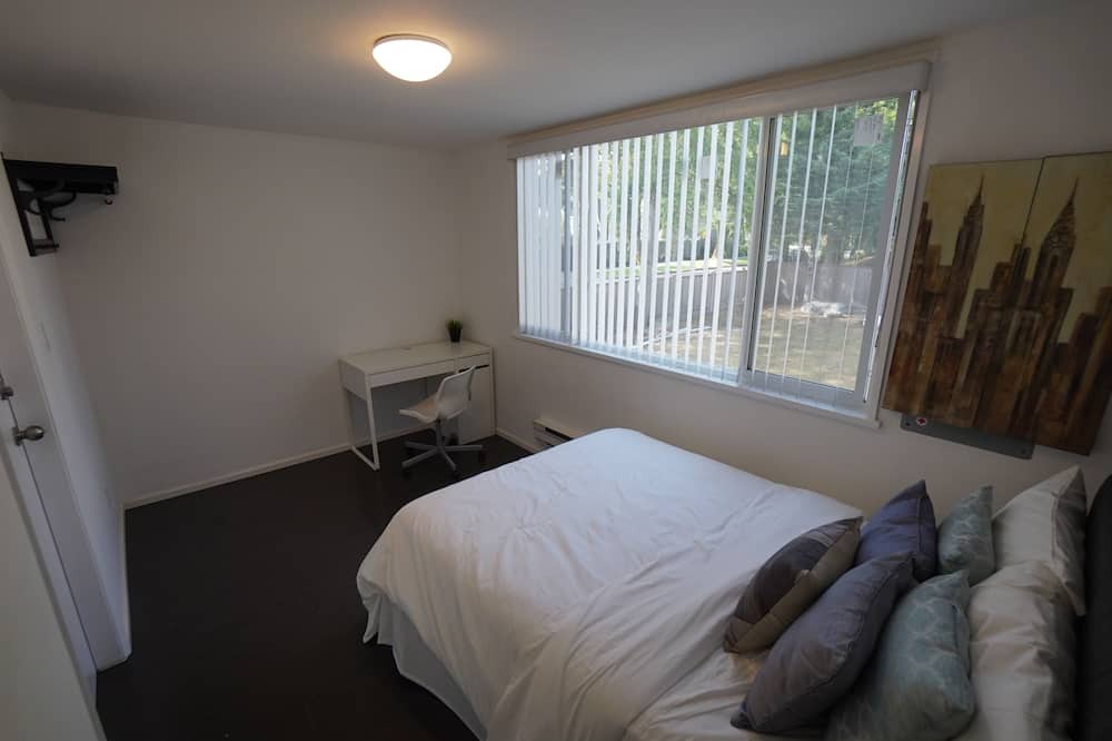 Photo of Bedroom in Oakridge