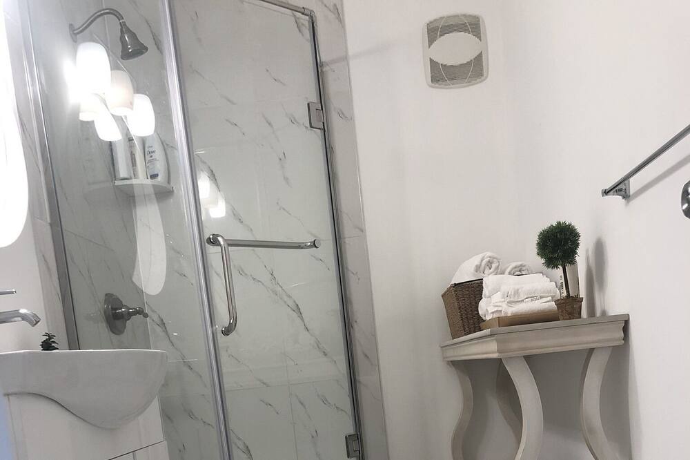 Photo of Bathroom in Oakridge