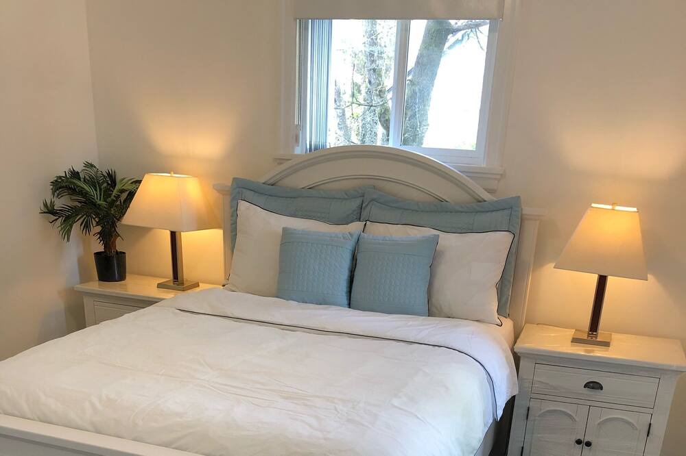 Photo of Bedroom in Oakridge