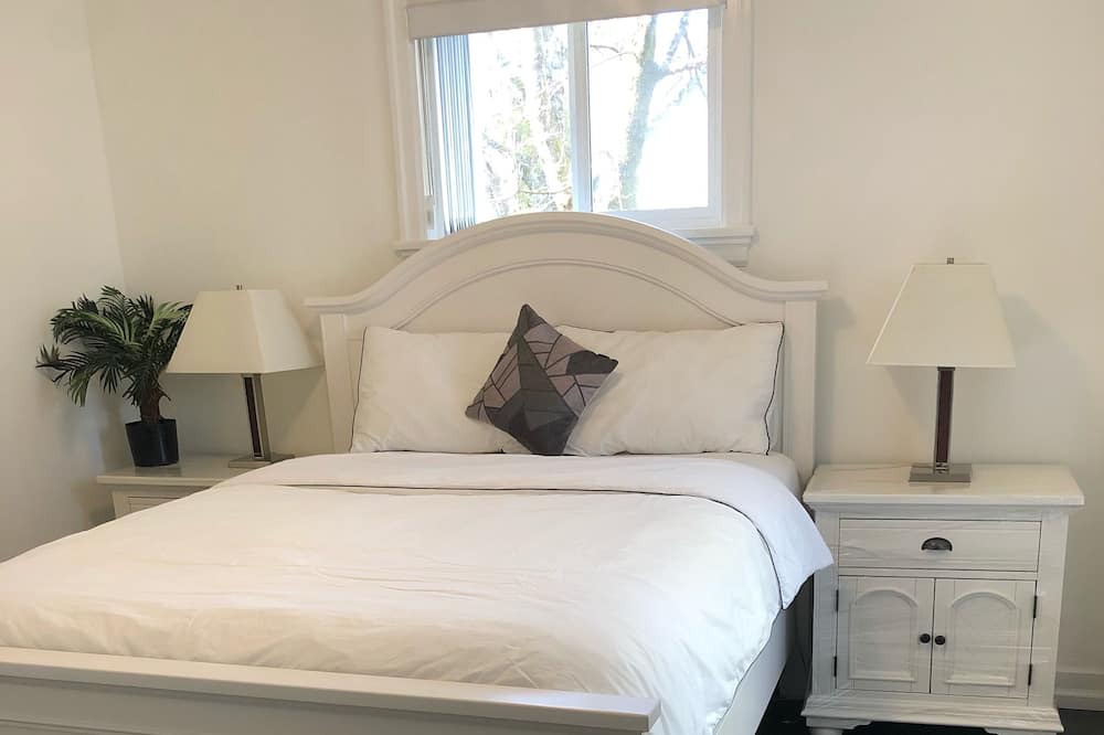 Photo of Bedroom in Oakridge